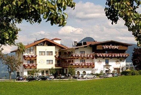 Gasthof Und Hotel Rieder Gmbh Jenbach Exterior foto